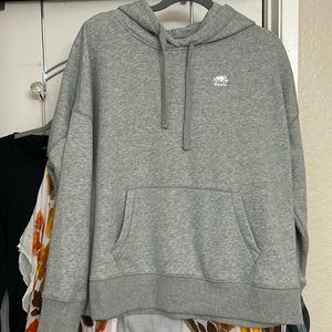 Woman’s ROOTS hoodie in grey size L